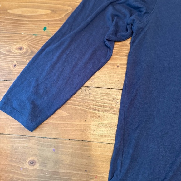 GAP Navy Long Sleeve Tee - Picture 2 of 11